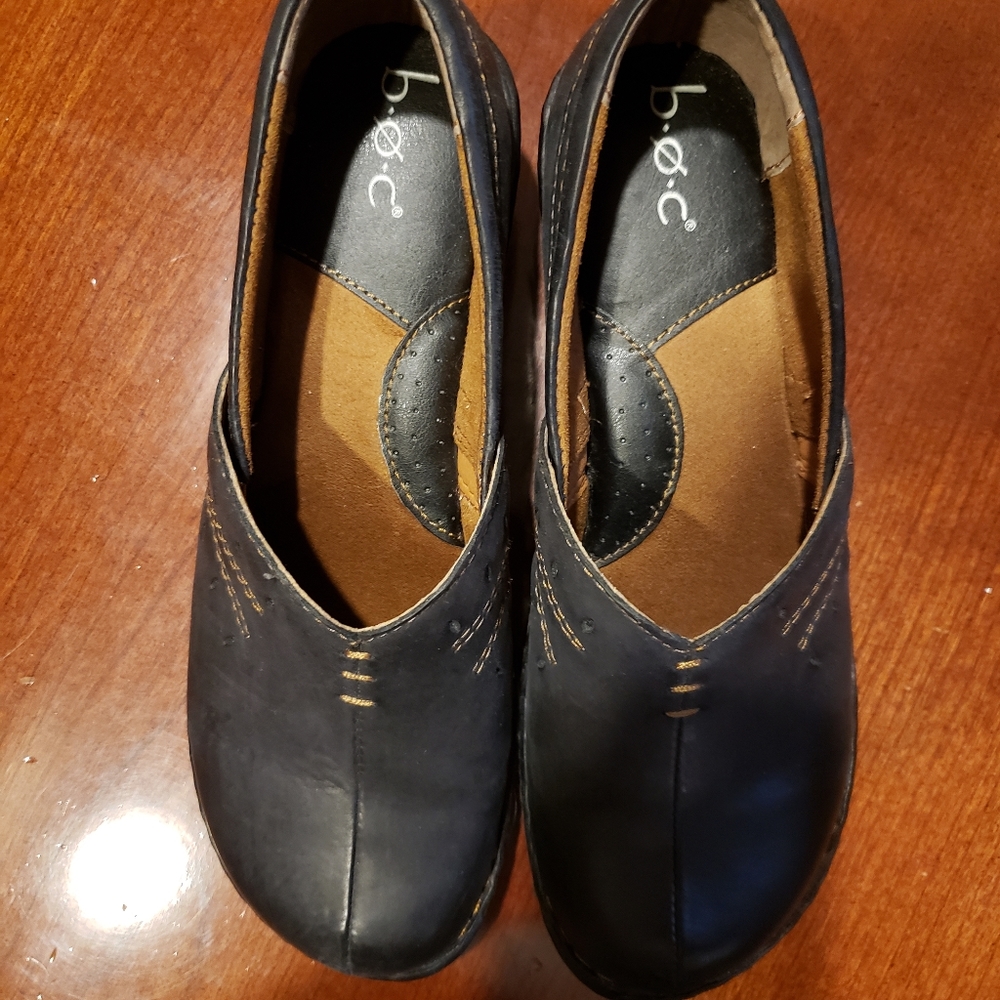 Womens shoes size 10 black leather.